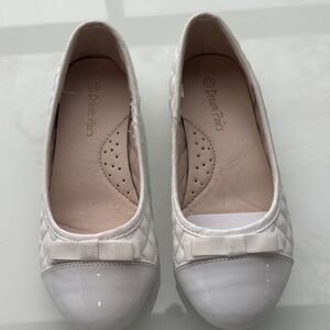 Dream Pairs White Quilted Ballet Flats with Bow and Patent Toe